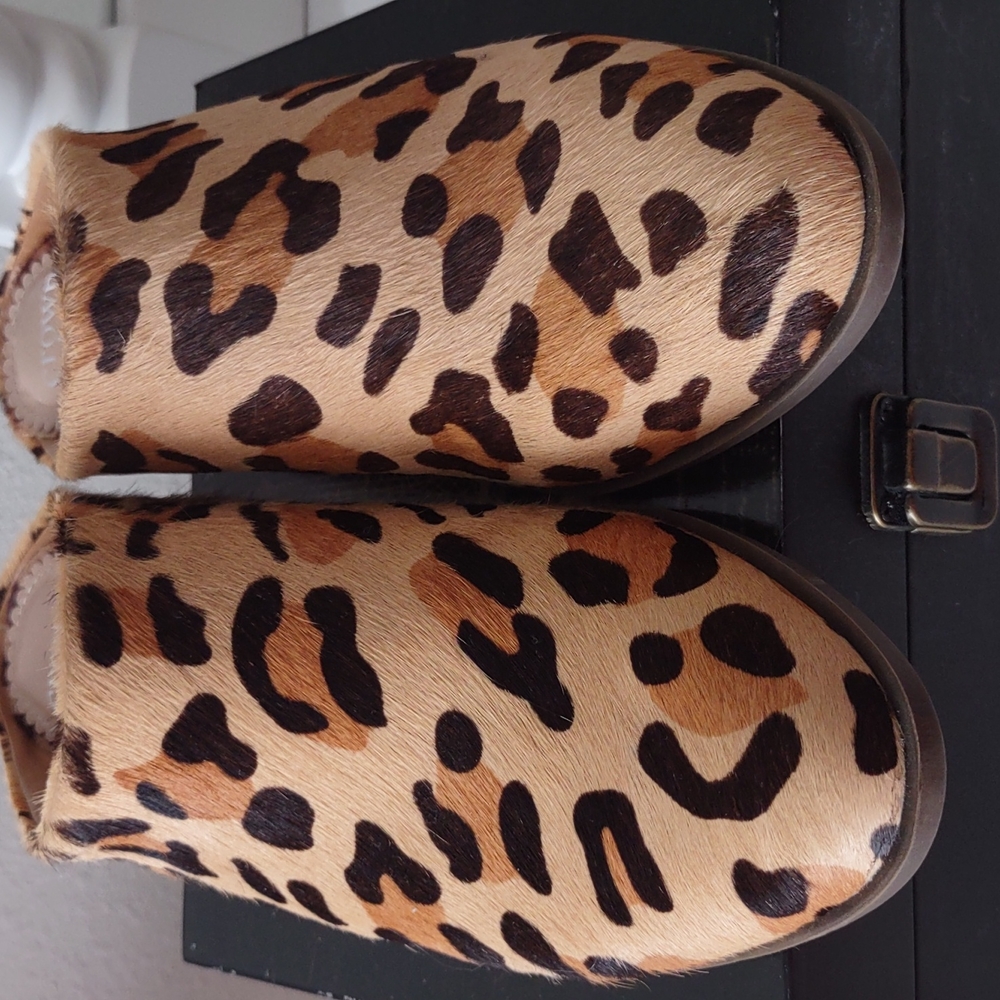 Crown and Ivy Leopard print  Size 8